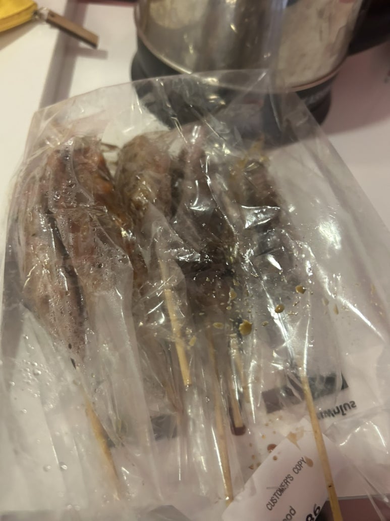 전날 잘 놀고 아침에 또 꼬치 배달