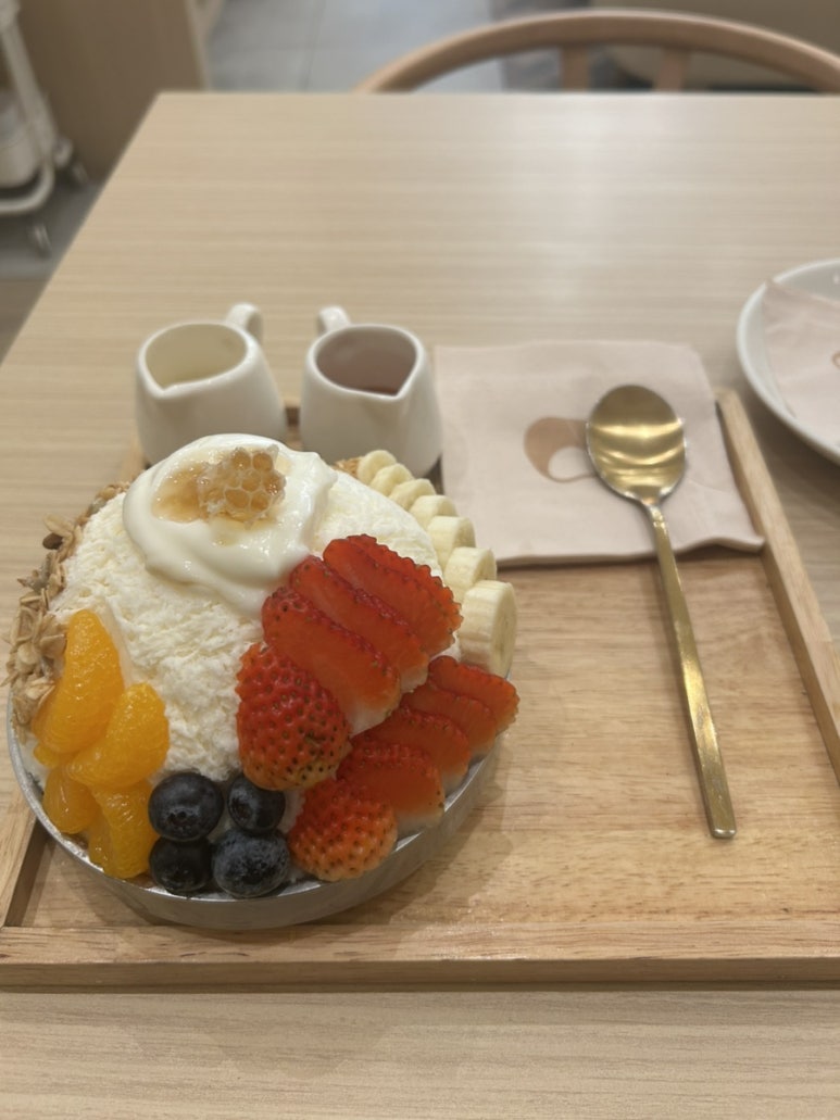 할 게 없어서 터미널 21근처에서 쇼핑몰 구경을 했어요